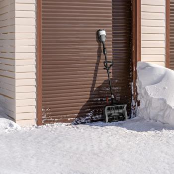 Аккумуляторный снегоуборщик Litheli U20SS00-0A220 (2 аккумулятора 2,5 А/ч)