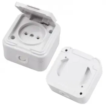 Розетка 1-местная RA16-201-Белая 16А, IP44 без заземления с крышкой УП «Элект» ОО «БелТИЗ» РБ,  1-местная, белая, 16А, IP44, без заземления,  с крышкой фото 1